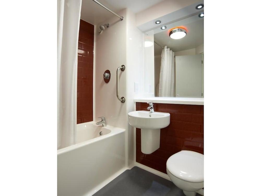 Travelodge Edinburgh Central Waterloo Place エクステリア 写真