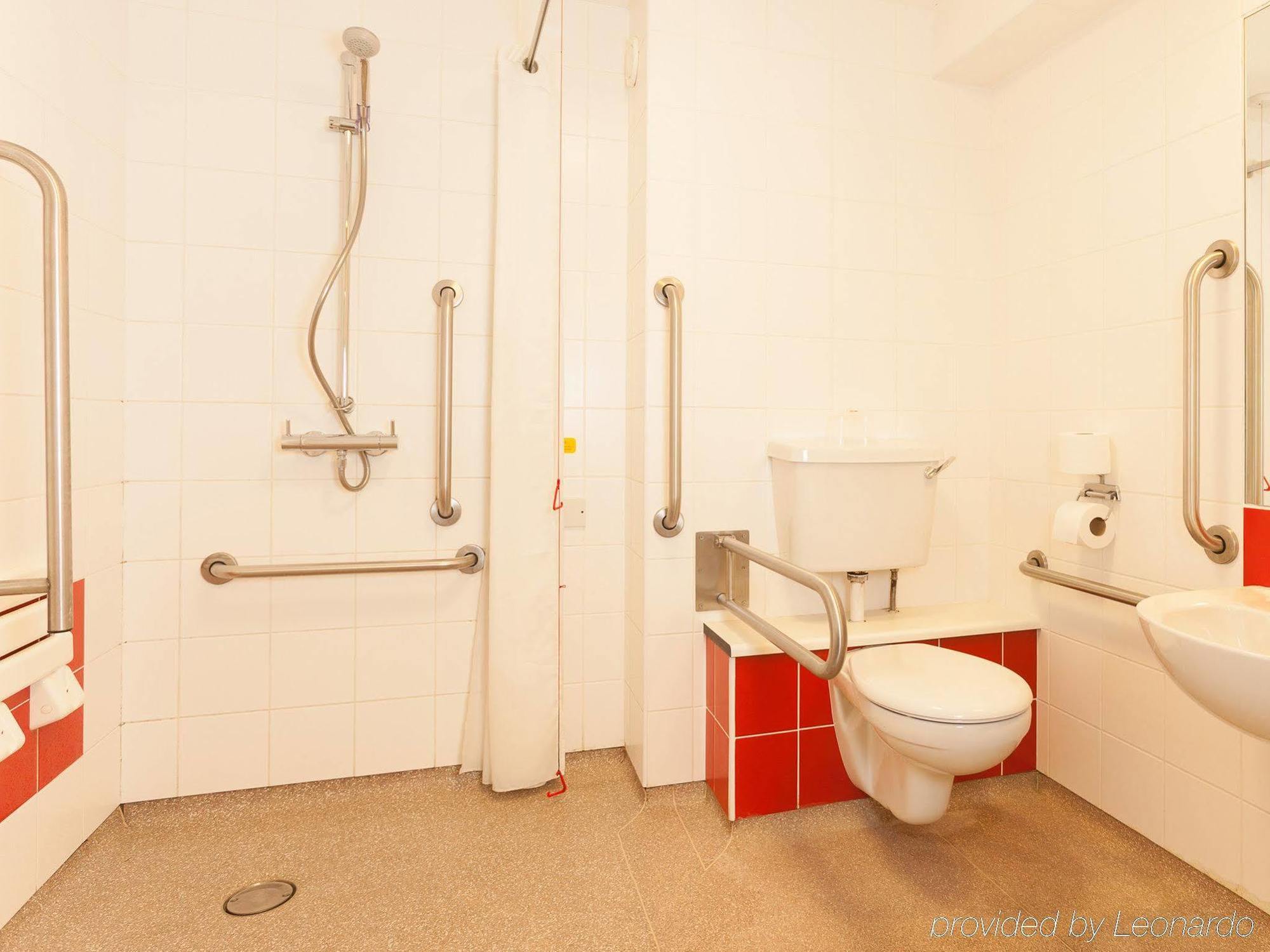 Travelodge Edinburgh Central Waterloo Place エクステリア 写真