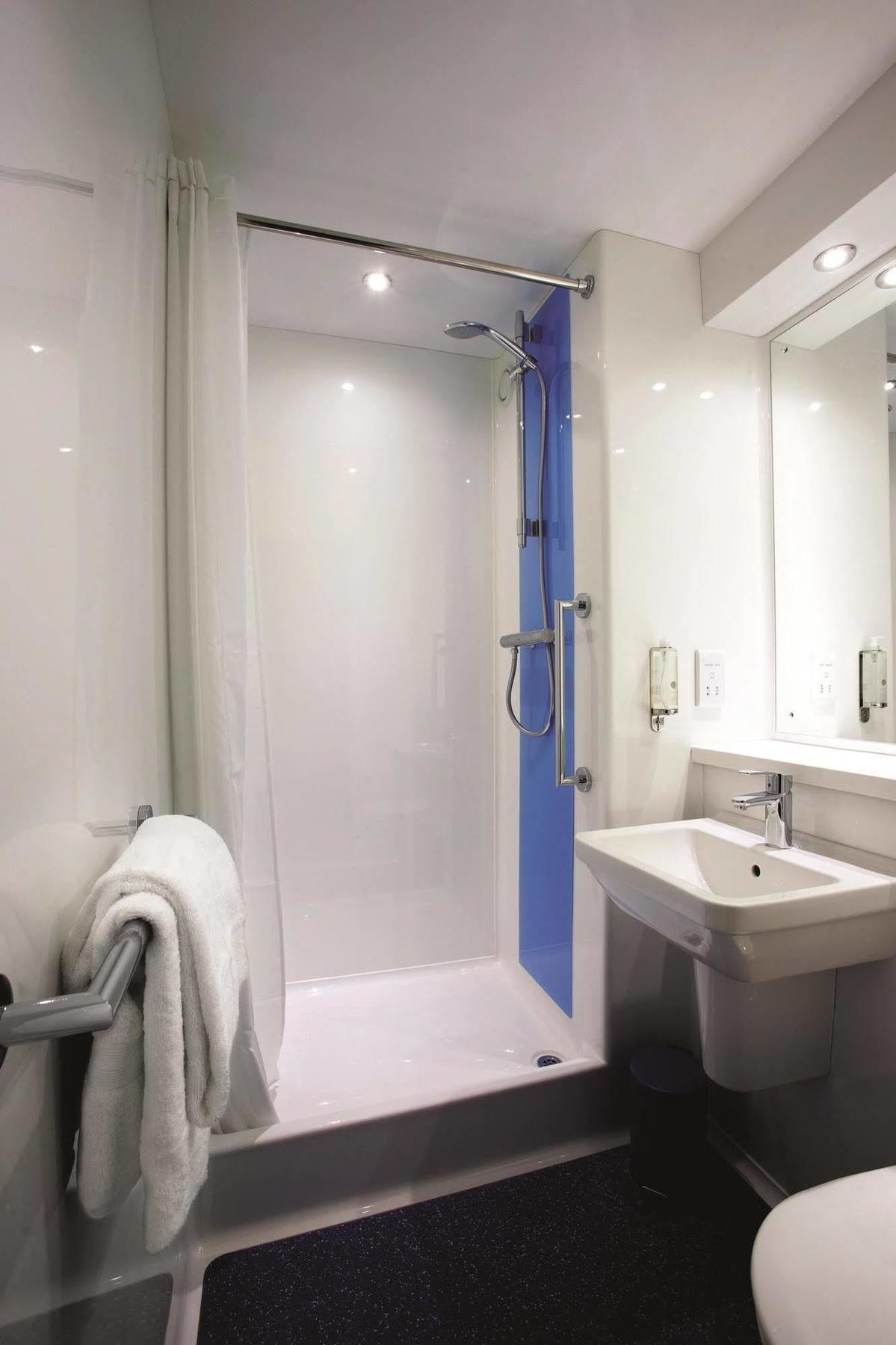 Travelodge Edinburgh Central Waterloo Place エクステリア 写真